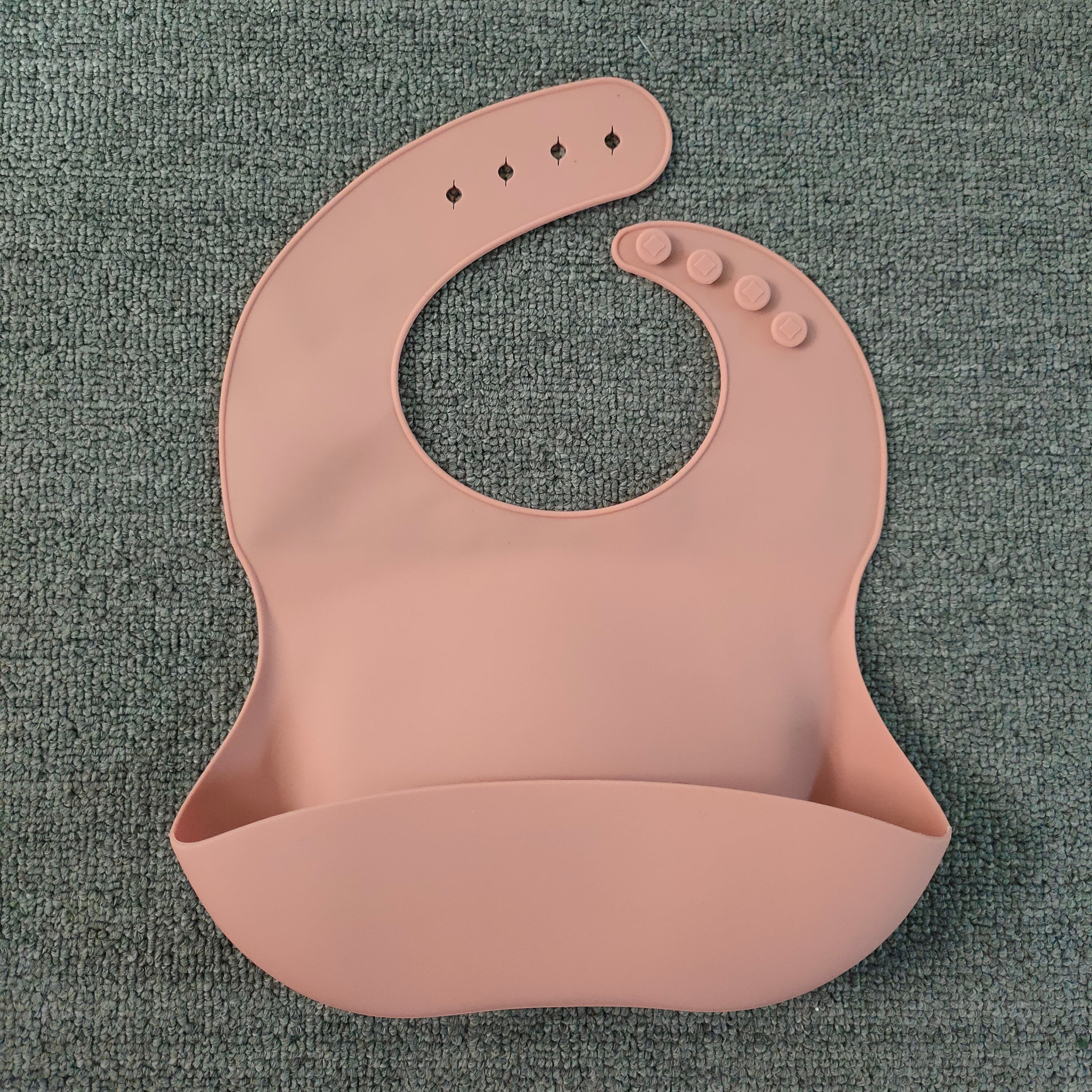 WarmNest™ Silicone Baby Bib with Food Catcher – Waterproof & Easy Clean