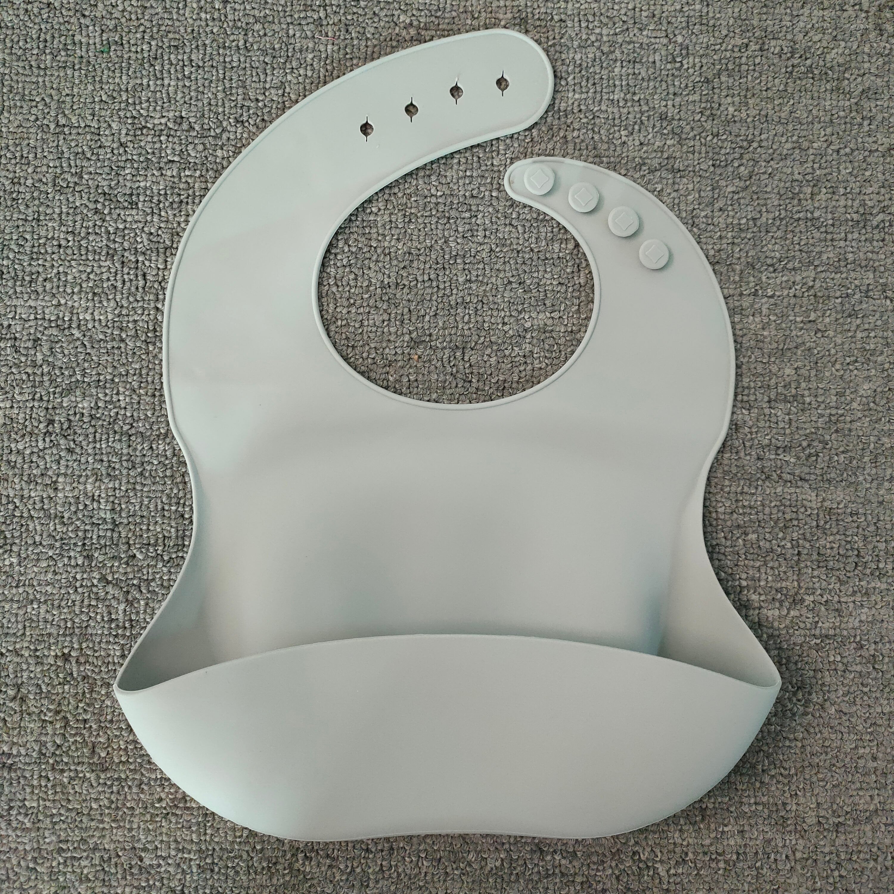 WarmNest™ Silicone Baby Bib with Food Catcher – Waterproof & Easy Clean